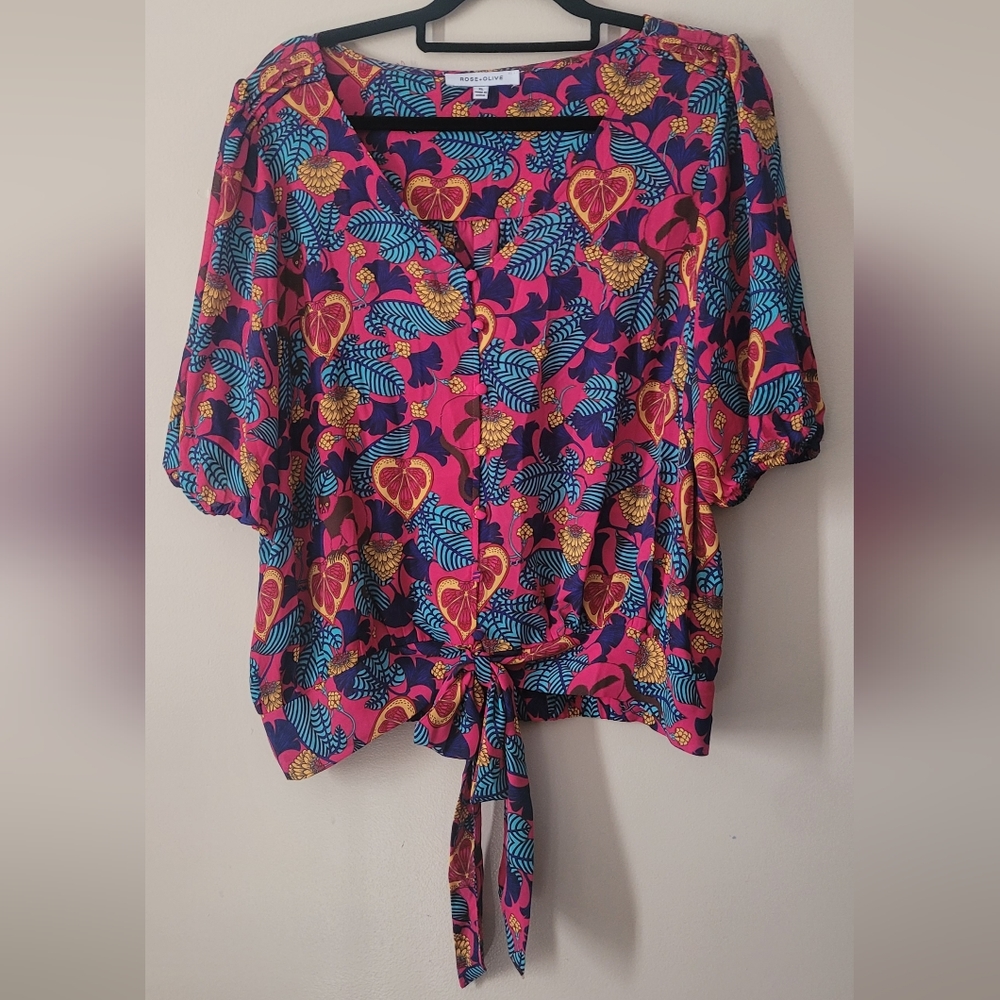 NWOT Rose + Olive Floral Tie Front Blouse 